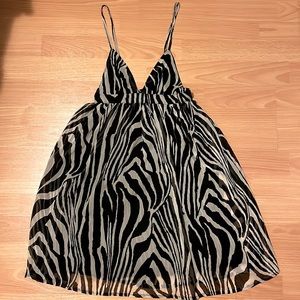 Black and white H&M dress, Size 2, Never Worn